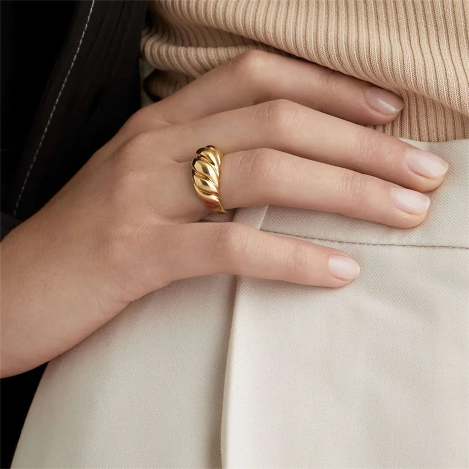 Croissant Dôme Ring