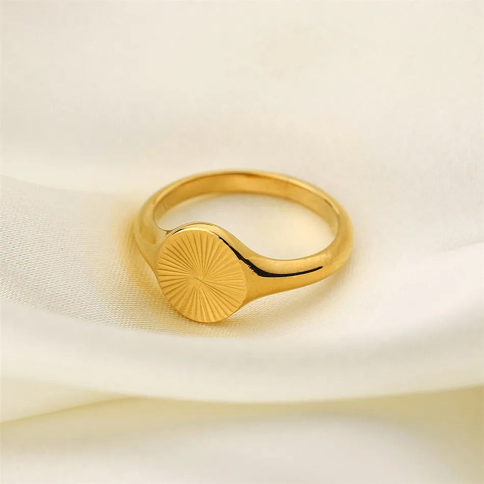 Delicate Rays Texture Ring