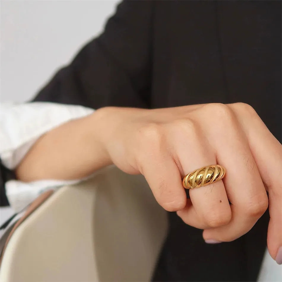 Croissant Dôme Ring