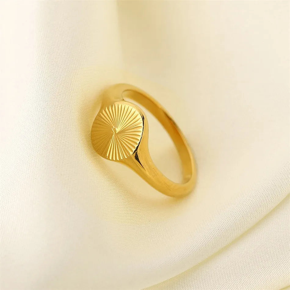 Delicate Rays Texture Ring