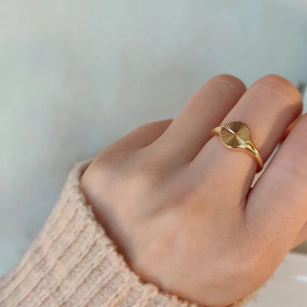 Delicate Rays Texture Ring