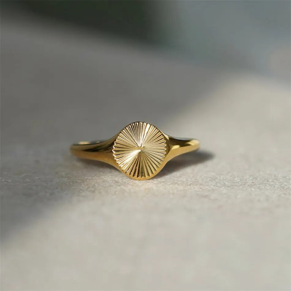 Delicate Rays Texture Ring