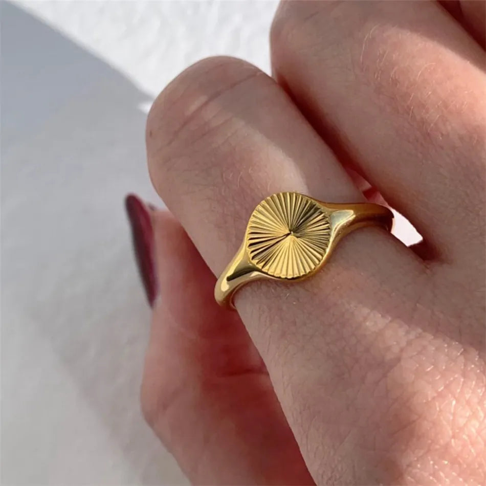 Delicate Rays Texture Ring