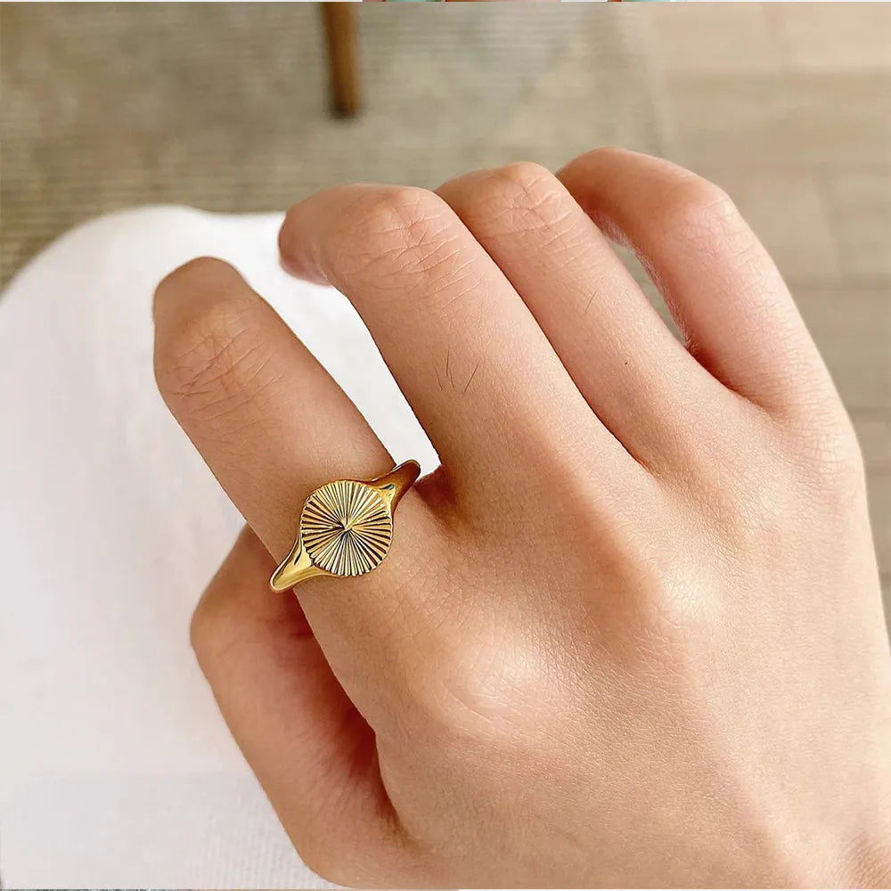 Delicate Rays Texture Ring
